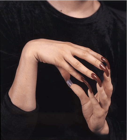 013-antoni-theredlist