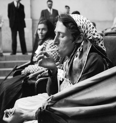 smoke-005_jean_dieuzaide_theredlist