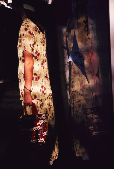 JAPAN. Tokyo. 1996. Waiting for the tube.